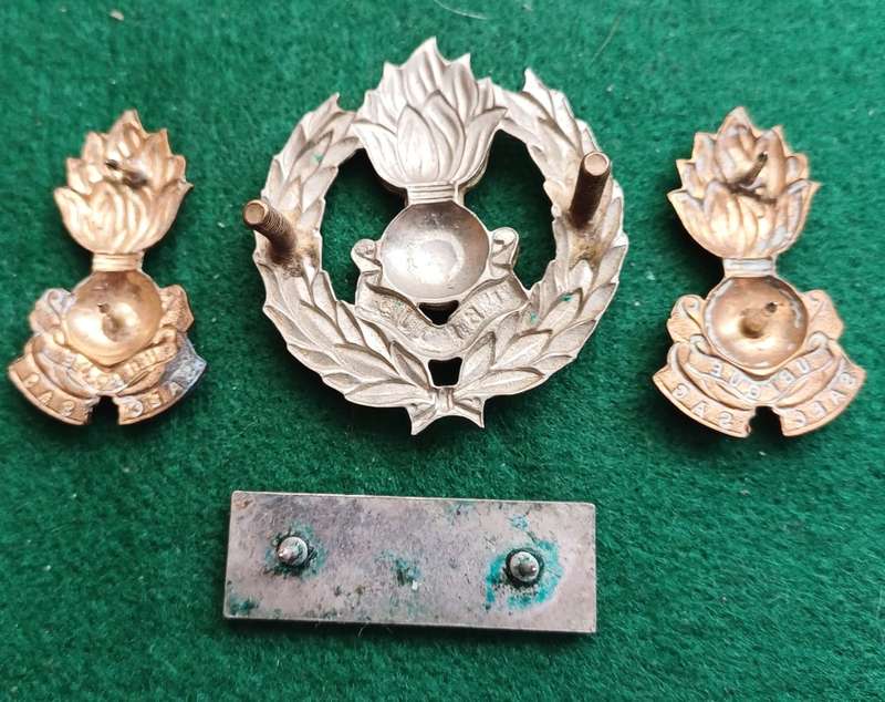 SADF Engineers Beret badge, collars pair and Balkie set