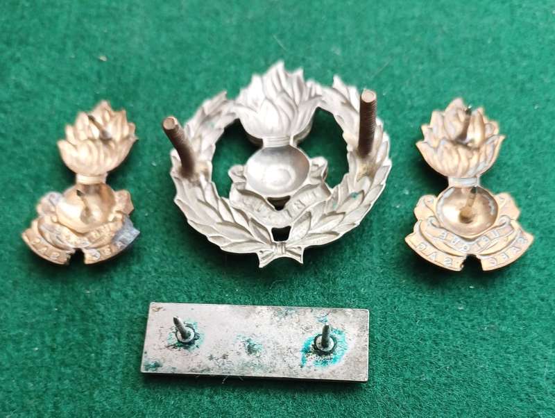 SADF Engineers Beret badge, collars pair and Balkie set