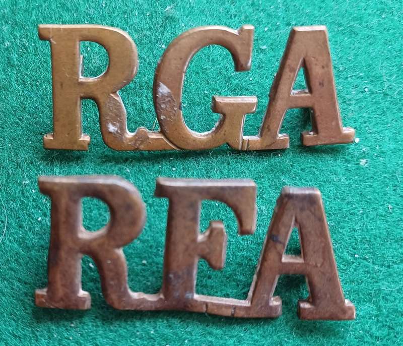 Royal Garrison Arty & Royal Field Arty  brass titles
