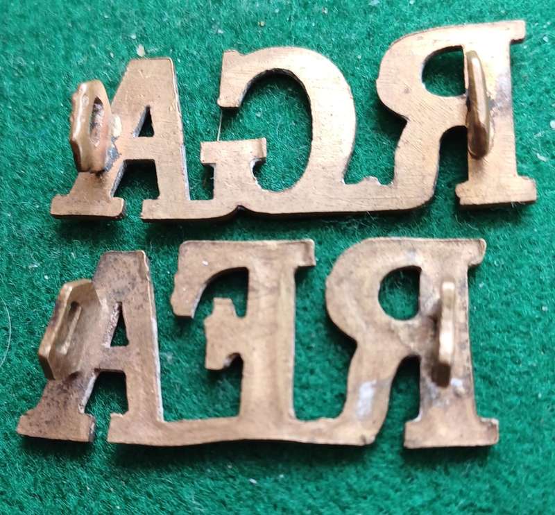 Royal Garrison Arty & Royal Field Arty  brass titles