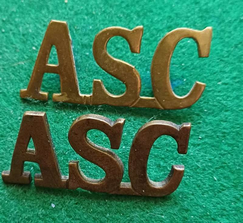 British Army, WWI Army Service Corps brass title, D type lugs