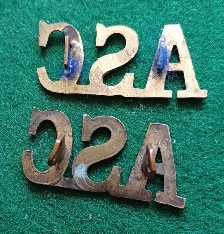British Army, WWI Army Service Corps brass title, D type lugs