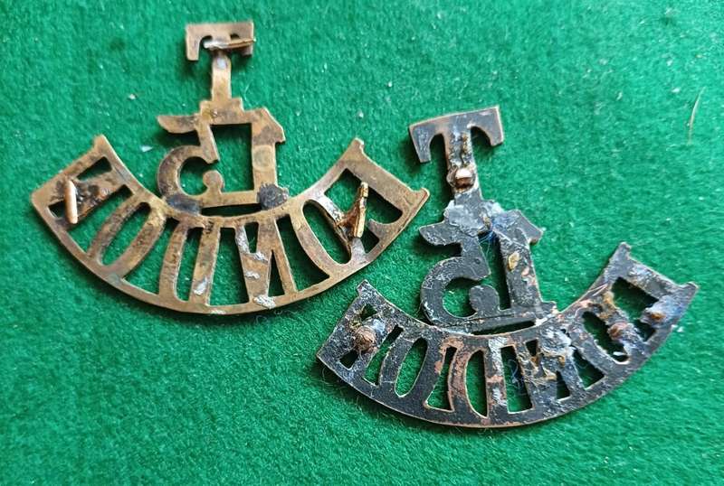 British Army, 15th London Regt Territorial brass titles x 2