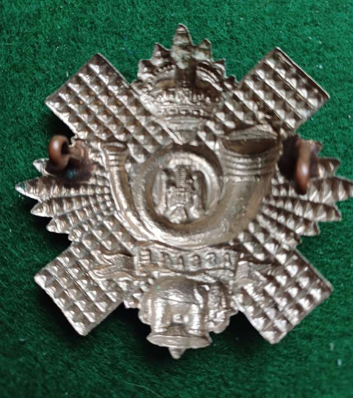 British Army, Highland Light Infantry headdress badge with tartan backing