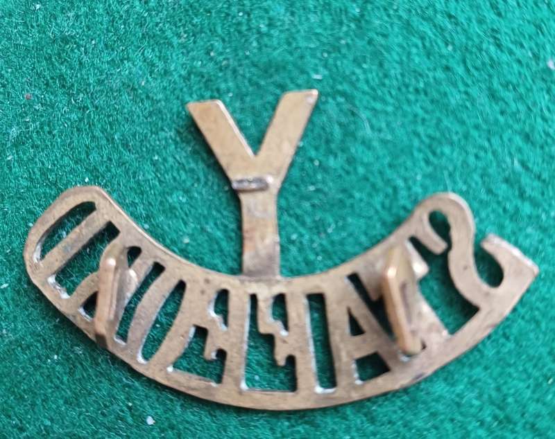 British Army, Staffordshire Yeomanry brass title, D lugs
