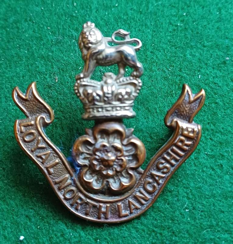 British Army, Loyal North Lancashire, QVC, BiM, (pos bronze?) cap badge with lugs