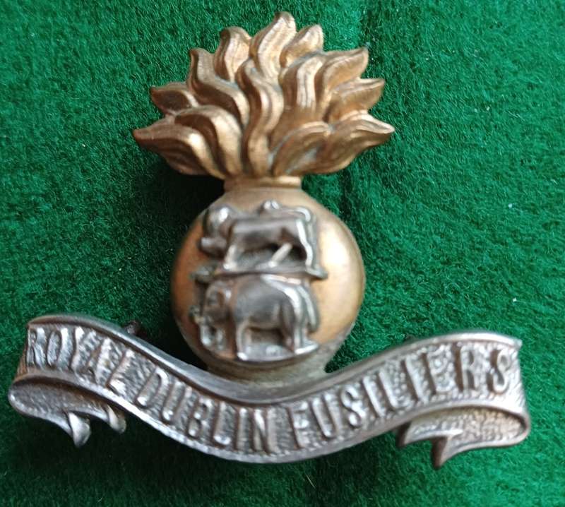 British Army, Royal Dublin Fusiliers BiM Vic cap badge with 3 lugs