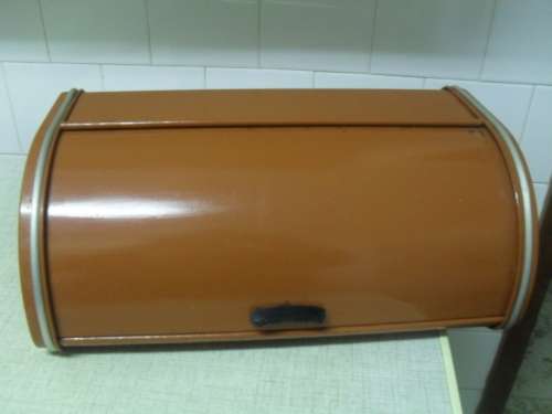 (JUNE1/2)  was enamel now re-painted??  A VINTAGE HENDLER BREAD TIN
