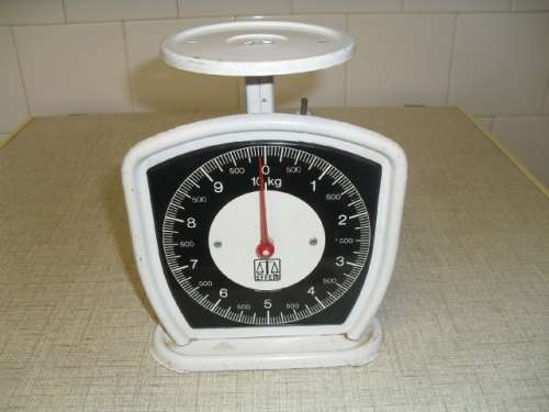 (jul2)A GORGEOUS VINTAGE 1950s -1960s EFFEM made in GERMANY 10KG METAL SCALE