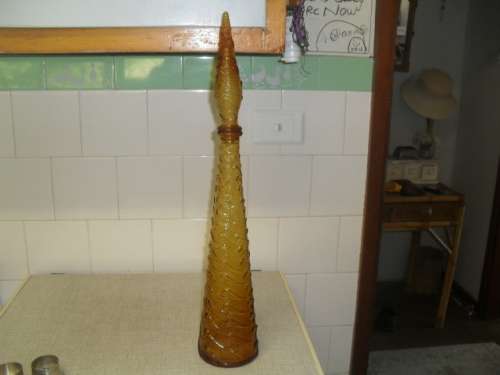(OCT8)  A BEAUTIFUL LARGE AMBER GLASS BATH SALTS BOTTLE