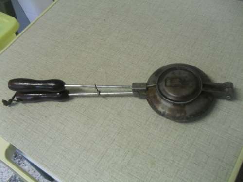 v(mr27) A VINTAGE SNACKLE TOAST A BUN JAFFLE IRON