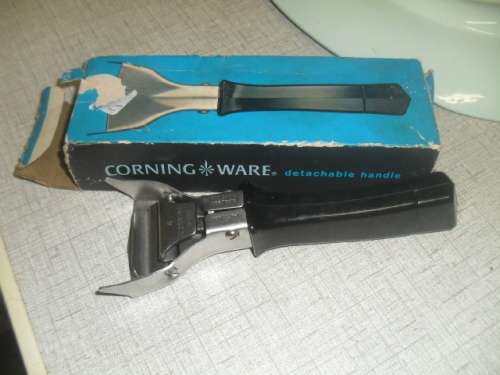 (MAR10)  a VINTAGE CORNING WARE HANDLE-