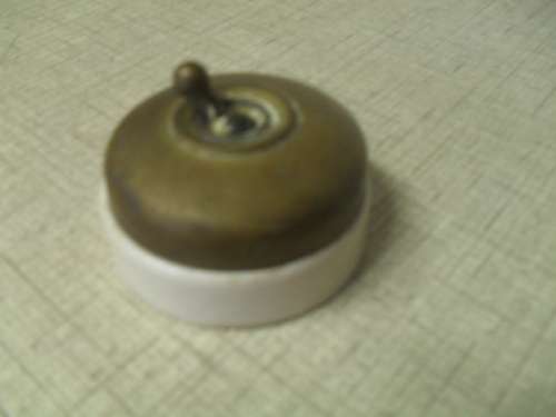 (ma d) A CRABTREE VITREOUS BRITISH MAKE PORCELAIN AND BRASS WALL LIGHT SWITCH