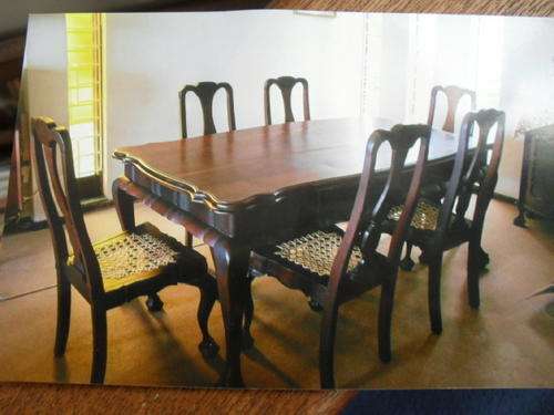 !!!URGENT SALE!!! A beautiful VINTAGE STINKWOOOD 6x SEATER DINNING ROOM TABLE and CHAIRS.