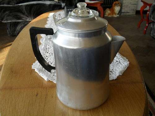 A VINTAGE STOVE TOP ALUMINIUM ESPRESSO COFFEE POT