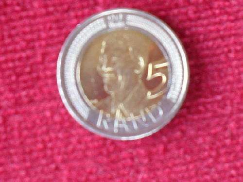 A CIRCULATED 2008 R5 COIN -PICTURING MANDELA