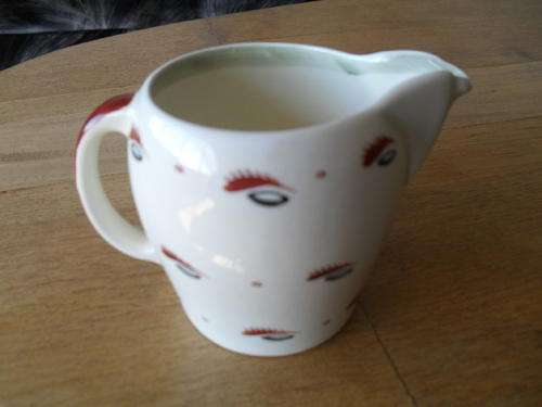 a GORGEOUS VINTAGE SUSIE COOPER CREAMER / JUG  2171