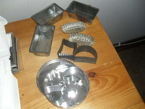 13x PIECE VINTAGE BAKING SET -2x SWEDISH TINS etc..