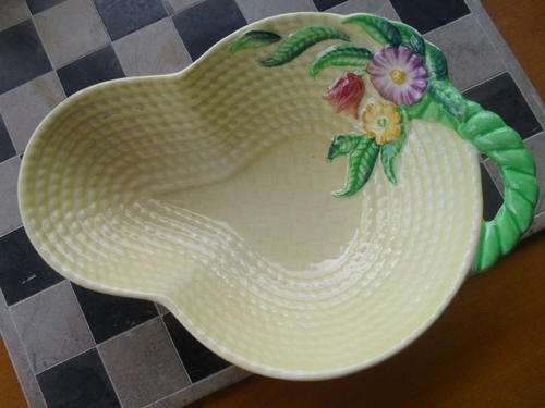 A GORGEOUS one HANDLED CARLTON WARE BOWL.  -21cm x 15cm x 5cm high.