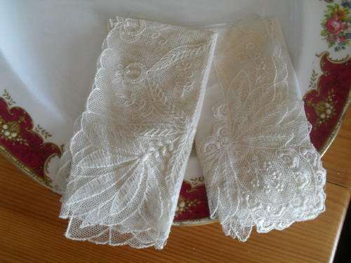 2x DELICATE LACEY  VINTAGE HANDKERCHIEFS.