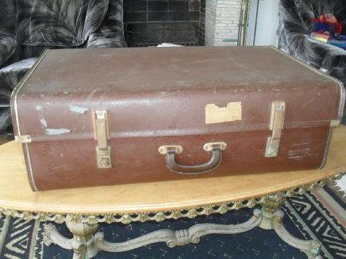(RT22) a LARGE BROWN VINTAGE CHENEY LOCK SUITCASE