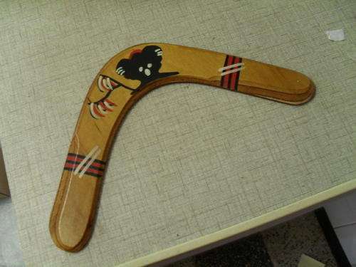a BOOMERANG made and handpainted in AUSTRALIA -29cm widest point, width 4cm.