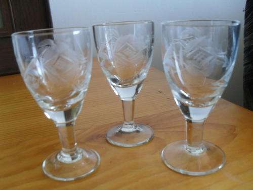 (m15)  3x GORGEOUS  - ROSE CUT - LIQUEUR GLASSES -no chips.
