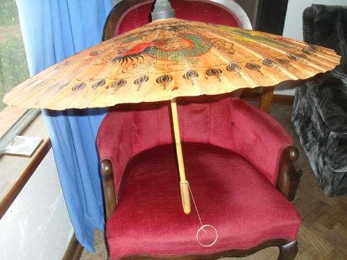 (32) A COLLECTABLE VINTAGE PAPER & BAMBOO JAPANESE UMBRELLA / PARASOL  DRAGON MOTIFFS -64CM LONG