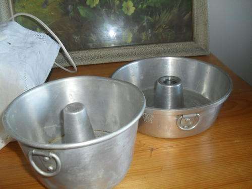 2x VINTAGE  ALUMINIUM  "WHOLE IN THE MIDDLE" CAKE  / STEAM PUDDING PANS -L -Portugal Forte S-Reclame