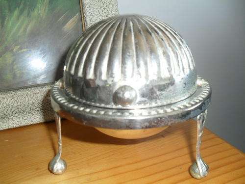 (15)A VINTAGE SILVER PLATED REVOLVING BUTTER DISH -made in England