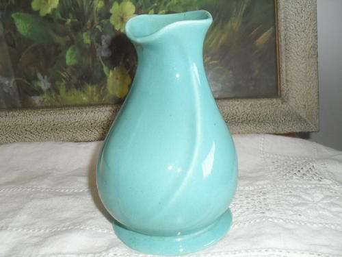(7) A LOVELY UNUSUAL SHAPED LUCIA WARE VASE - 2053 -13.5cm high, opening 5.5, base 8cm