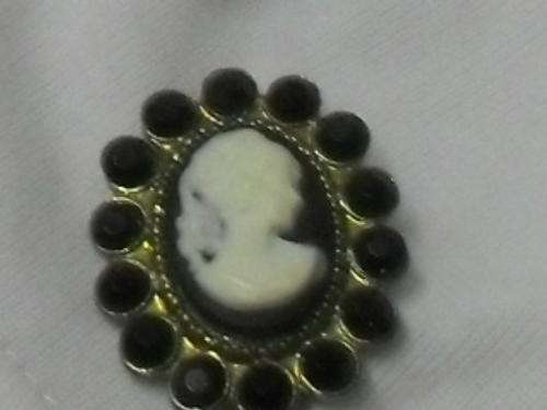 A GORGEOUS FAUX CAMEO PENDANT SET WITH BLACK STONES ?? GLASS ?? -3 x 2.5cm