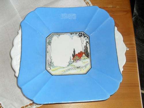 (80)A GORGEOUS LARGE SHELLY CAKE PLATE - 21 X 25.5 cm