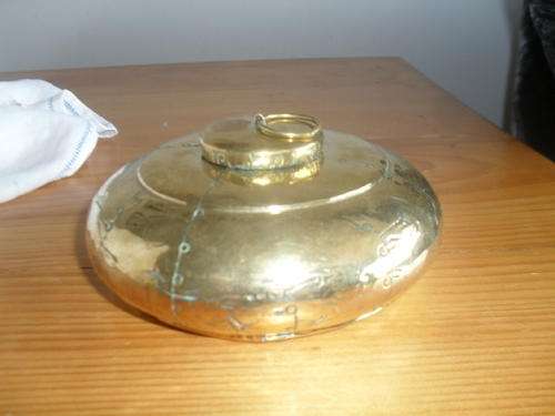 F37   UNUSUAL BRASS COVERED WOODEN ROUND CONTAINER & PLUG LID -opening 3cm wpt cir. 39cm