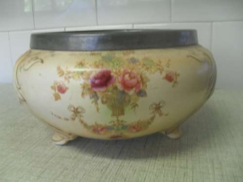 (jAS)  a VINTAGE DEVON WARE FIELDING, STOKE ON TRENT -ENGLAND WINDSOR FOOTED  SALAD BOWL -METAL RIM