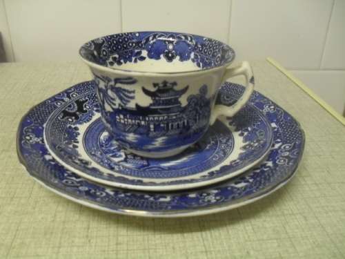 ***CRAZI START @R210*** BURLEIGH WARE WILLOW PATTERN made in England  TEA TRIO