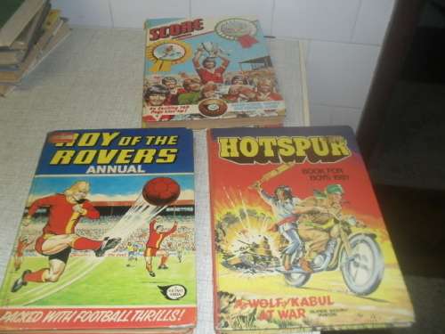 (mh) 4x VINTAGE HARDCOVER BOYS ANNUALS - SCORE 1974, HOTSPUR FOR BOYS 1981 & ROY OF THE ROVERS 1977