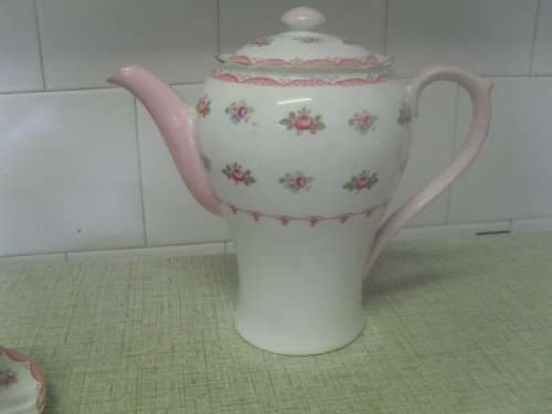 (mhc) a GORGEOUS VINTAGE FLORAL ROSES SHELLEY COFFEE POT ONLY