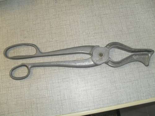 (Rrr) ANTIQUE  METAL ELECTRIC CLOTHES  WASHERS - TONGS