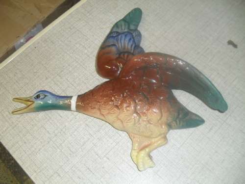 (OR)  A VINTAGE LARGE WALL MOUNTED LUCIA  FLYING GROUSE DUCK - beak to tail 28cm across 24cm