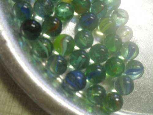 (JA)  47x GLASS VINTAGE PLAYING MARBLES