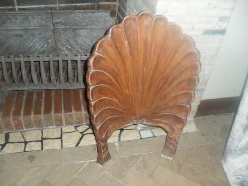(JER) A VINTAGE WOODEN ARTNOUVEAU FIRESCREEN -note feet missing -H56 x 35.5cm wide