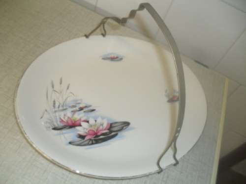 Alfred meakin oval platter with a silver plated handle -31x25cm 16cm high