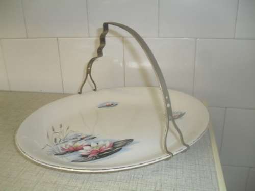 Alfred meakin oval platter with a silver plated handle -31x25cm 16cm high