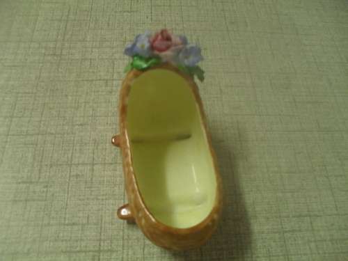 *# A VINTAGE BONE CHINA MINIATURE COALPORT CRADLE NO. AD1750