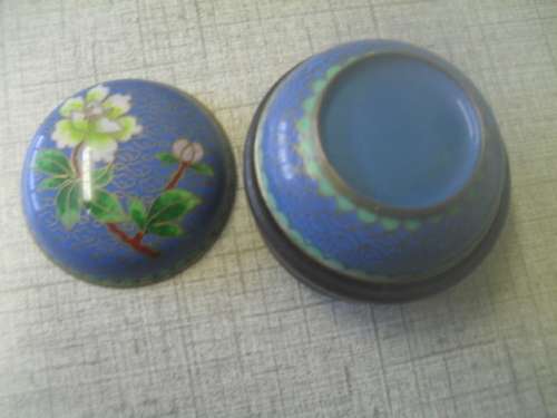 *#  VINTAGE CLOISONNE TRINKET BOWL - stand not original 3cm tall,5.5cm