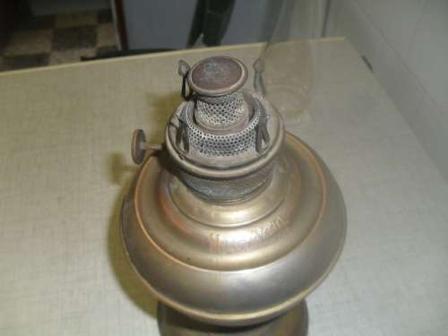(MHr) a VINTAGE OIL LAMP - MILLERS VESTAL - made in America