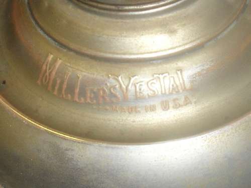 (MHr) a VINTAGE OIL LAMP - MILLERS VESTAL - made in America