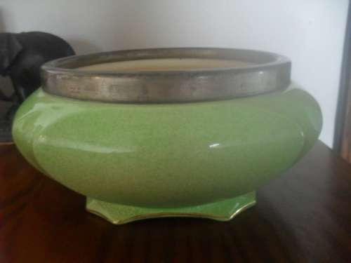 *# A VINTAGE LIMEGREEN ROYAL WINTON GRIMWADES FRUIT BOWL - METAL RIM
