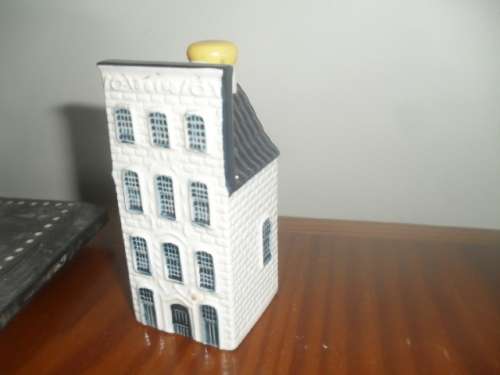 (AL1)  A VINTAGE KLM BOLS DELFT  CERAMIC HOUSE - NO. 27 - SEALED - NO CHIPS NO CRACKS